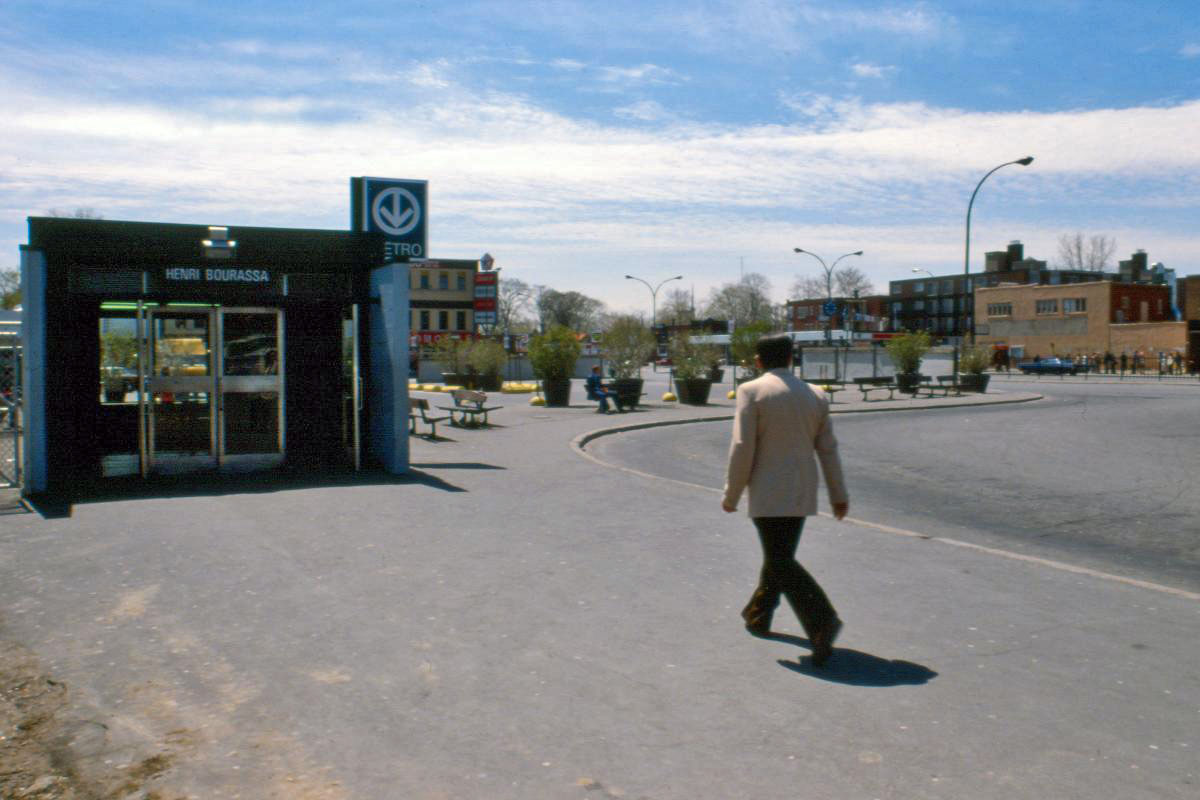 L'édicule sud du terminus d'autobus.