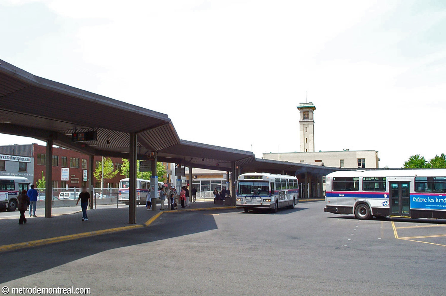 Le terminus Laval en 2003.