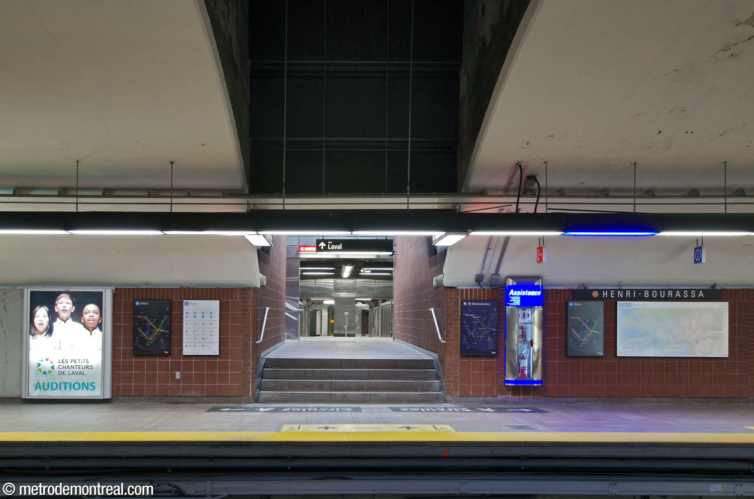 L’entrée du tunnel principal entre le quai terminus et le quai Montmorency, près de la tête des deux quais. Elle rejoint l’une des cages d’escalier entre le quai terminus et la passerelle.