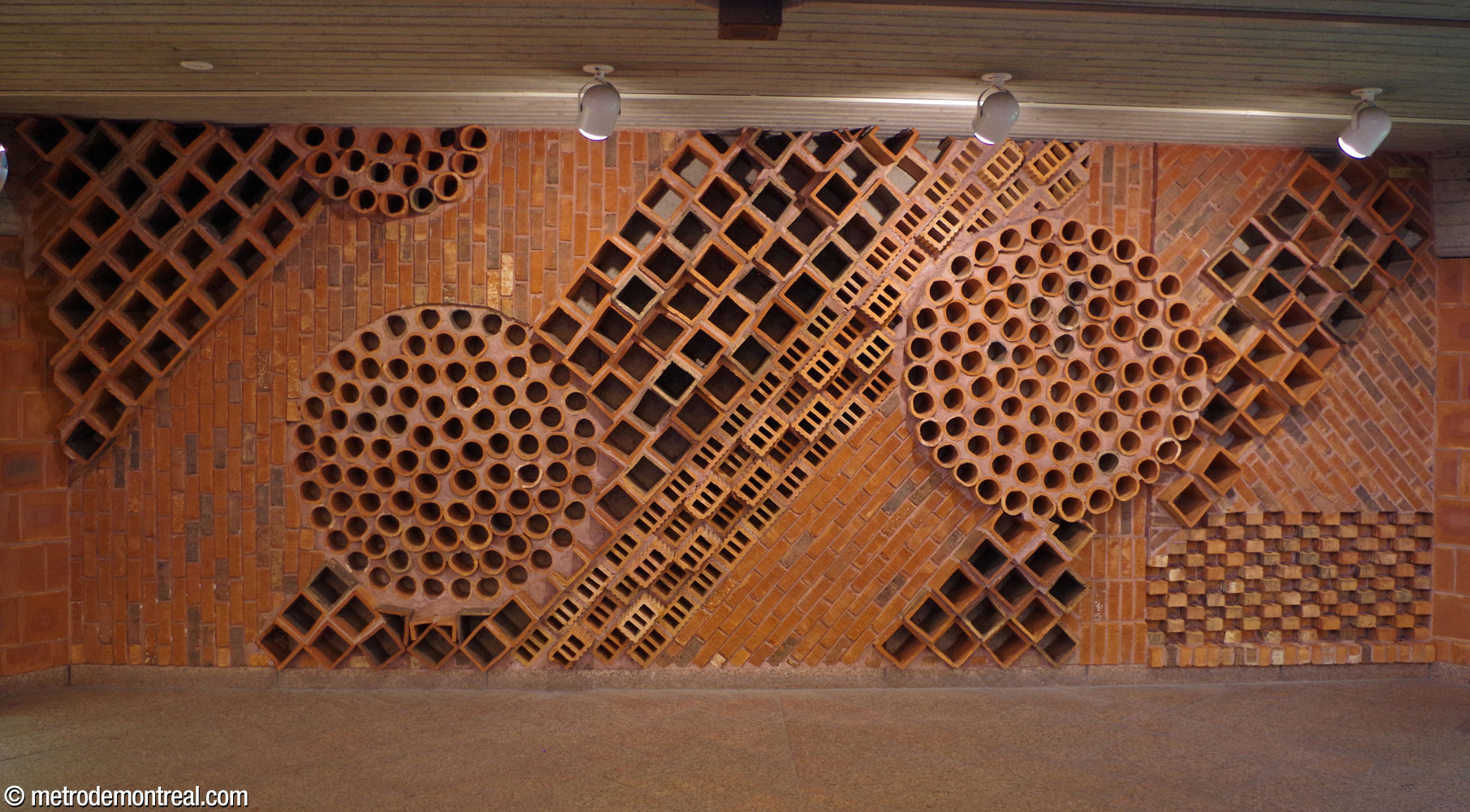 Le relief Le potager d'André Léonard, dans la salle de contrôle Berri.