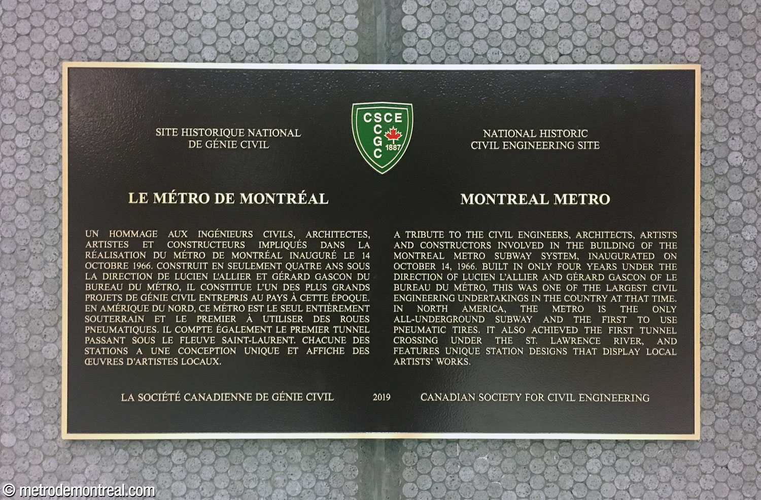 Plaque commémorative située dans la salle de contrôle.