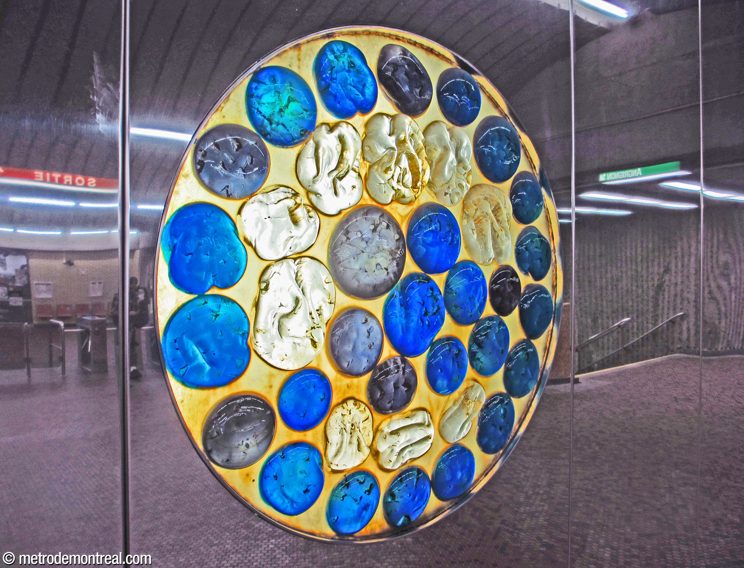 Détail de l'installation murale de Marcel Raby (la Terre).