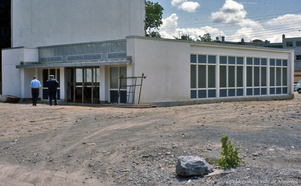L'ancien édicule de l'actuelle sortie Tour Jean-Talon en chantier, 1965 ou 1966.