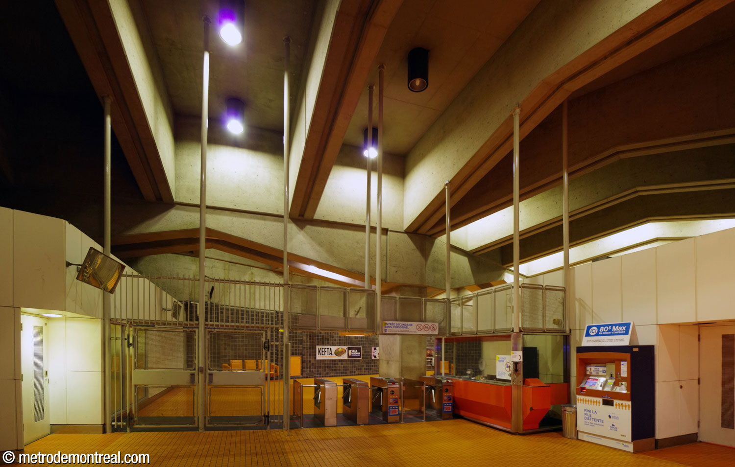 La barrière de perception de la sortie Saint-Hubert, vue de l'extérieur.