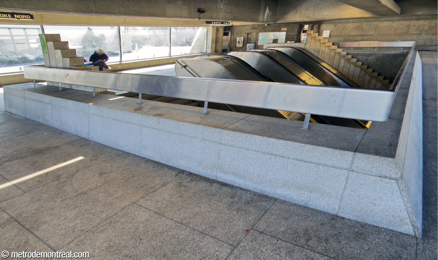 La trémie d’escalier au centre de l’édicule Sherbrooke Nord.