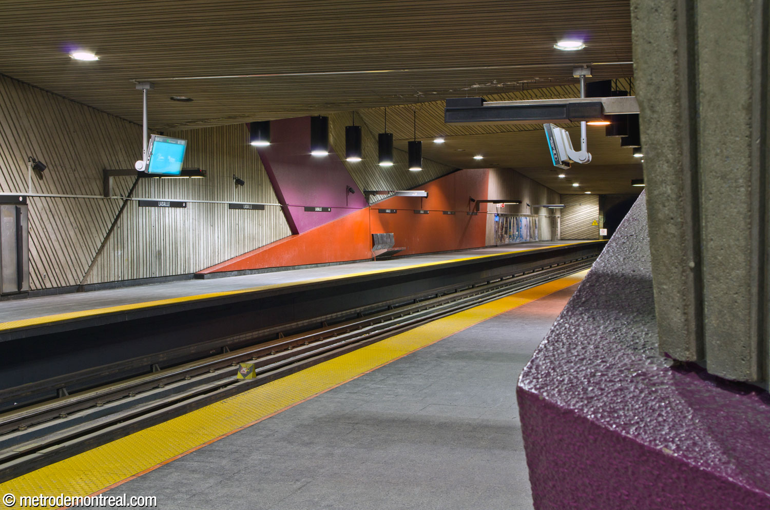 Northern end of the platforms with some of Michèle Tremblay-Gillon's coloured forms, seen from the Honoré-Beaugrand platform.