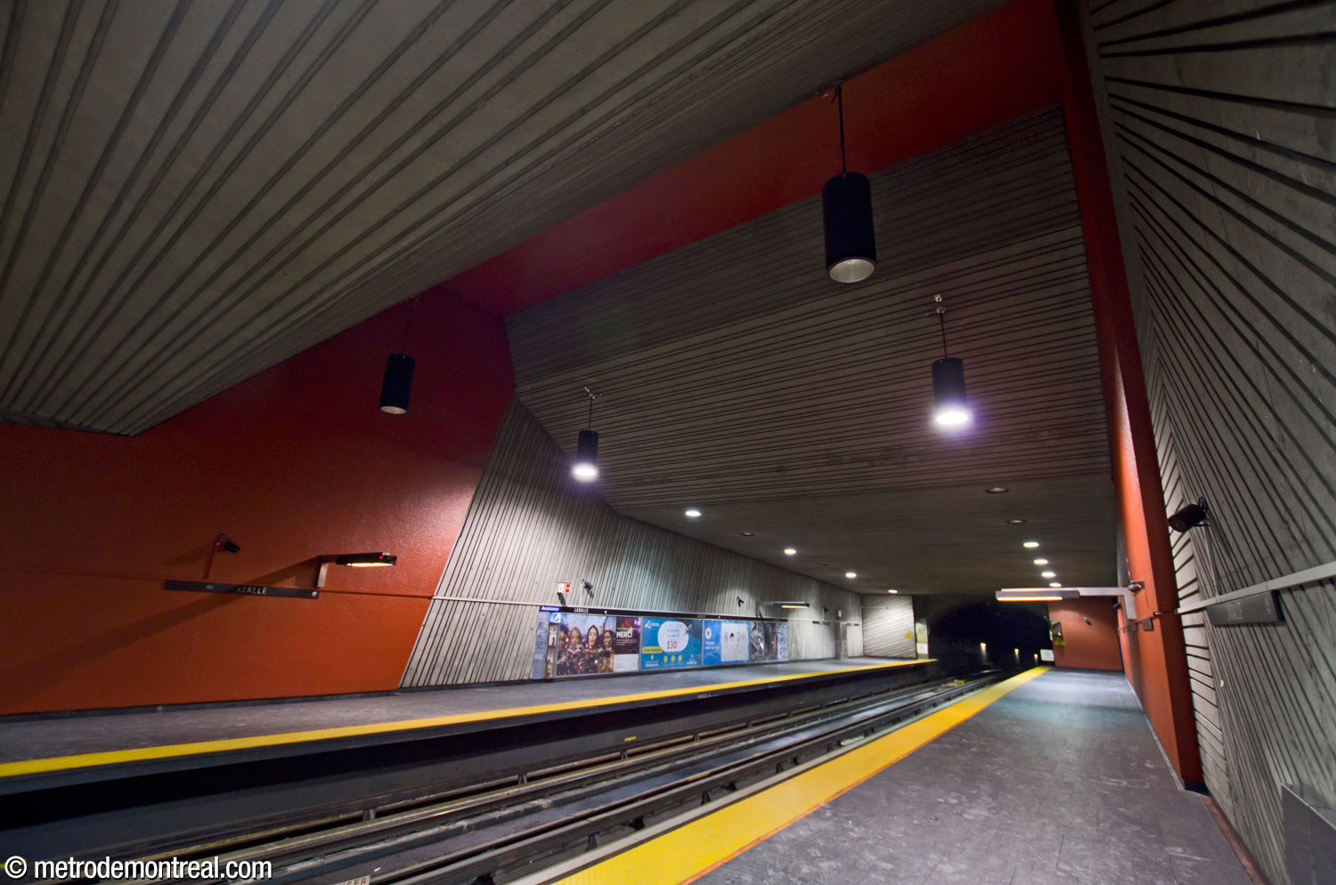 A rise in the platform ceiling indicates where the secondary light shaft was supposed to go.
