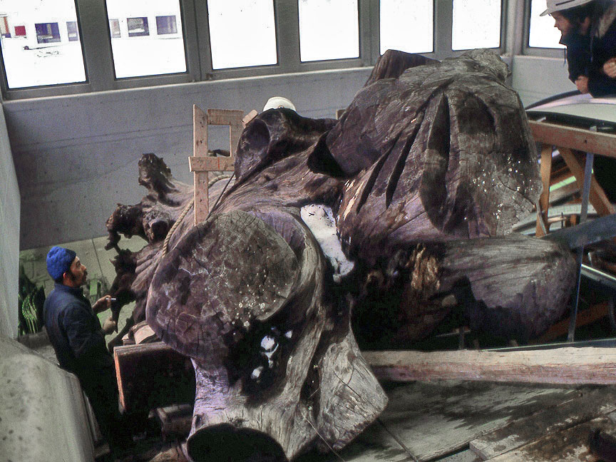 La sculpture L’Arbre de vie de Joseph Rifesser fait son entrée dans la station, en 1978