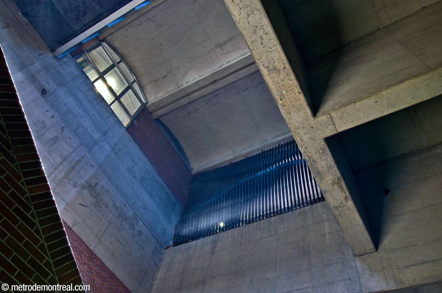 A textured sculptural grille by Jean-Jacques Besner, seen from the second landing, covers the opening of an air shaft.