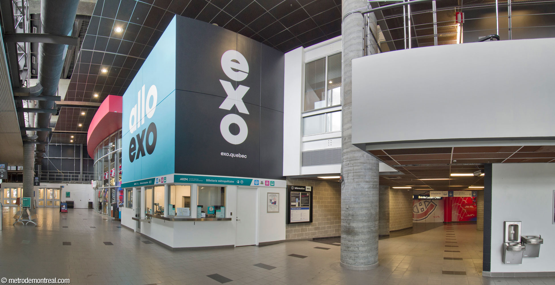 Interior of the commuter train station, with its ticket booth (centre-left); at right, a corridor gives access to the Bell Centre and to the underground city beyond.