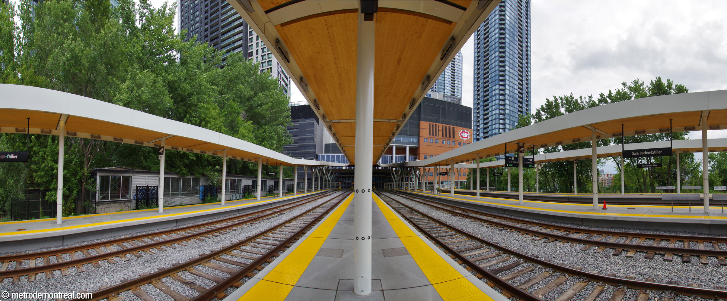 Panorama of the platforms and terminal tracks serving the commuter train station, taken from platform 3/4 and looking back toward the station house and Bell Centre.