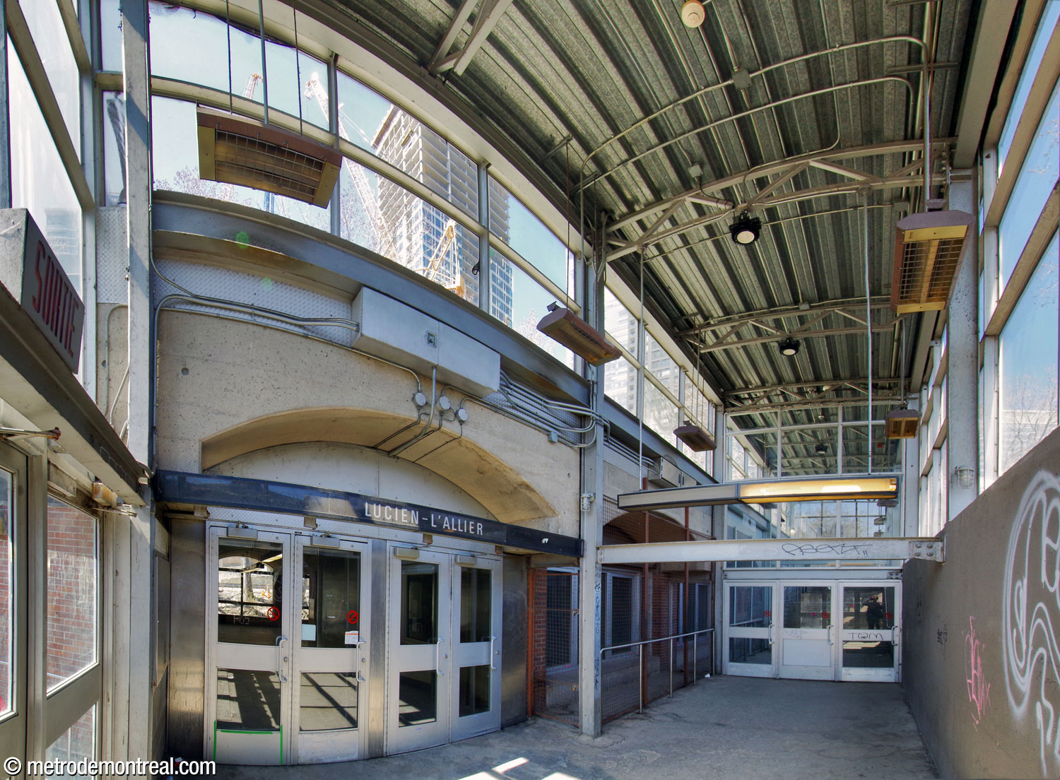 Connection between the passage to the commuter train station (right) and the metro station headhouse (left).