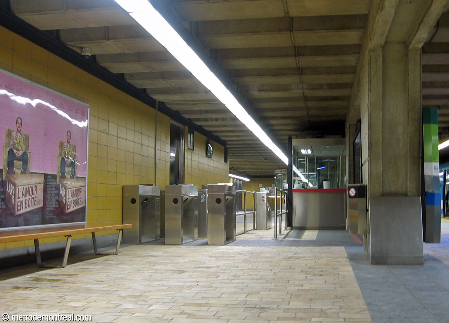 To reduce crowding, additional turnstiles have been added, exiting sideways onto the waiting areas set back from the platforms.
