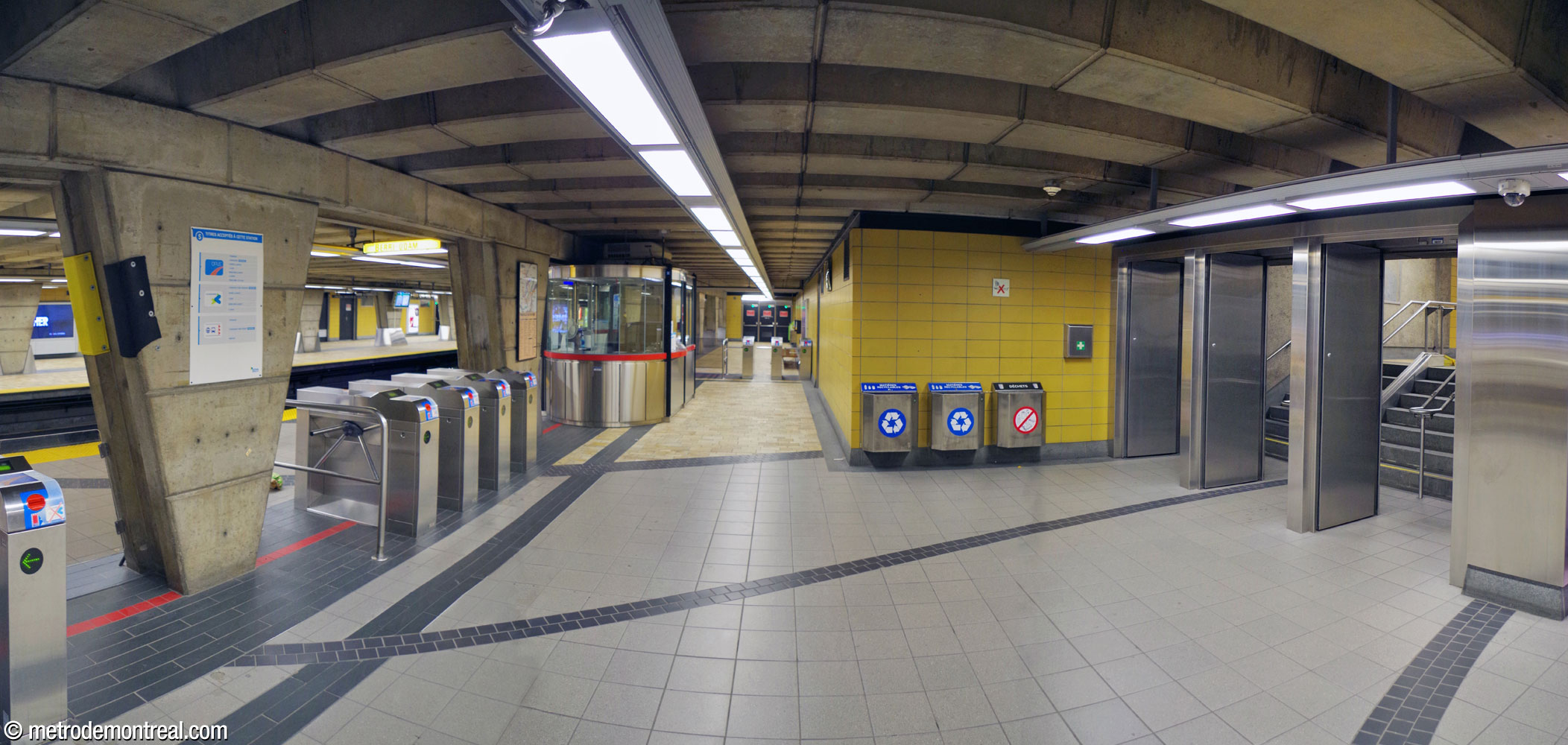 The ticket hall, located at platform level, with its turnstiles exiting directly onto the middle of the platform. The stairs down from the surface are at right.