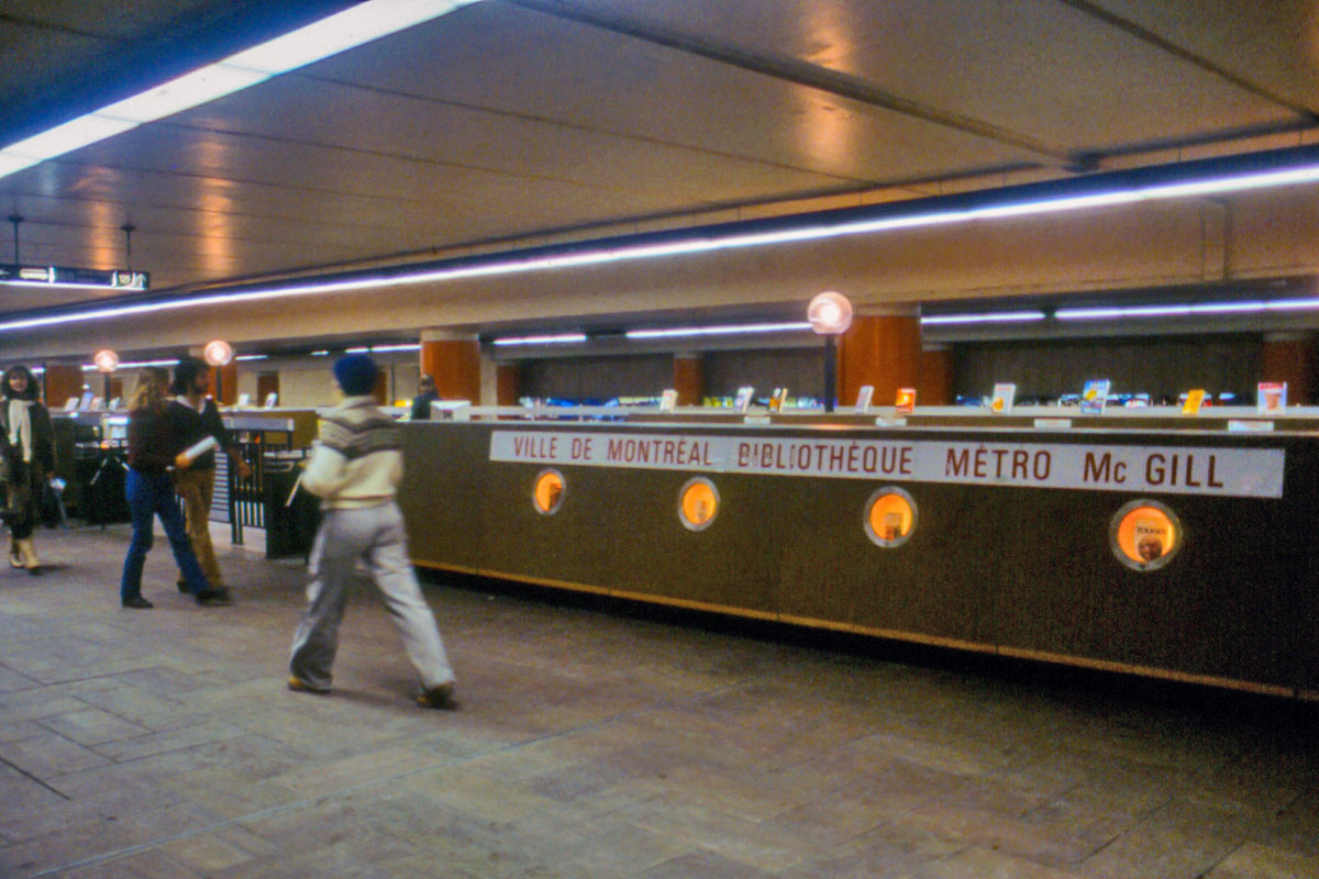 The city library formerly located in the station's northern walkway