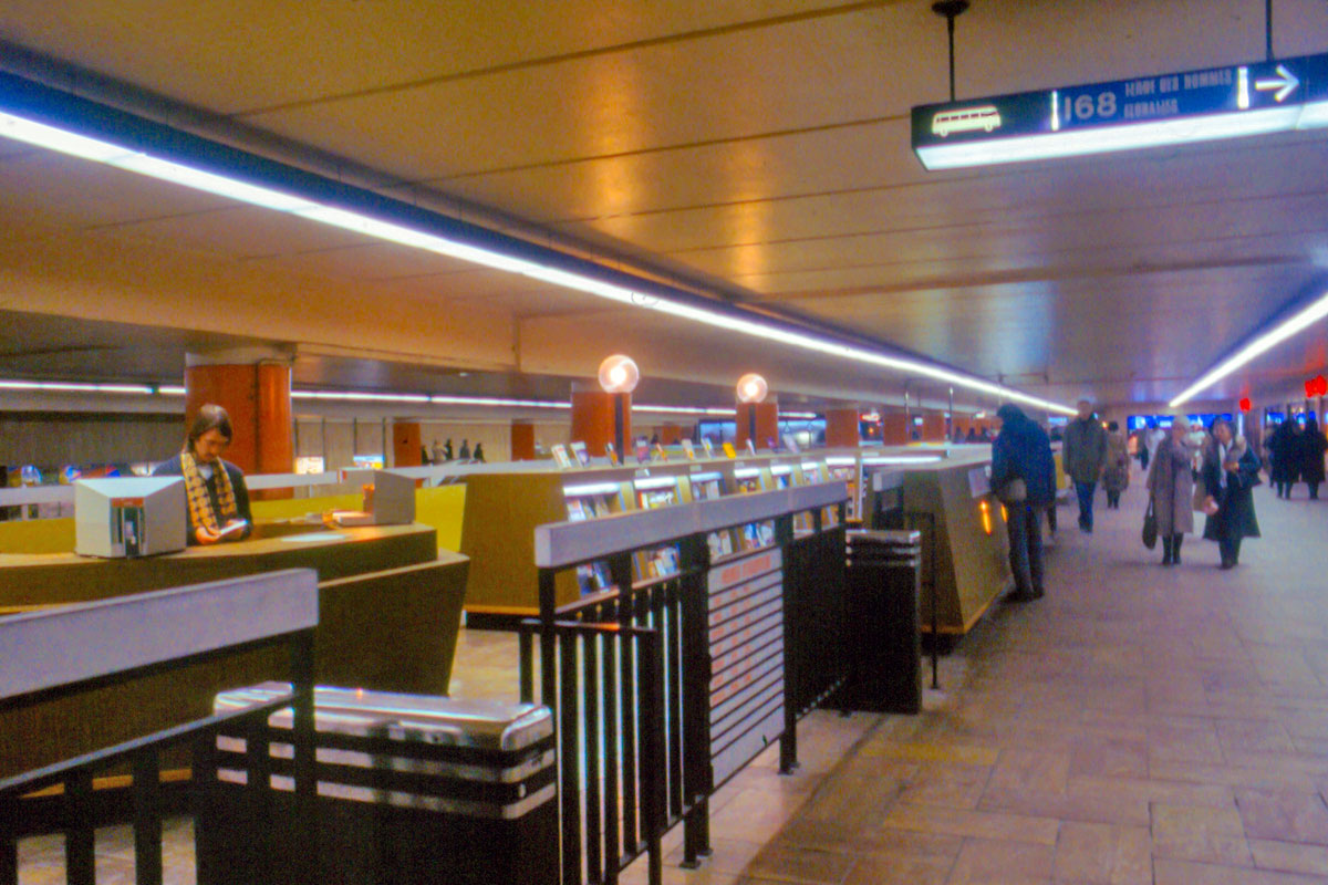 The city library formerly located in the station's northern walkway