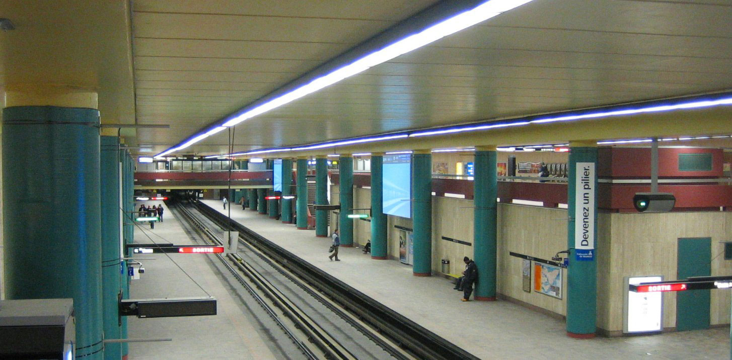 The station's former green and maroon colour scheme, the trademark colours of Centre Eaton. Also notice the large open area above the Angrignon platform (upper right); this was the former site of the library, and is now occupied by commercial concession areas.