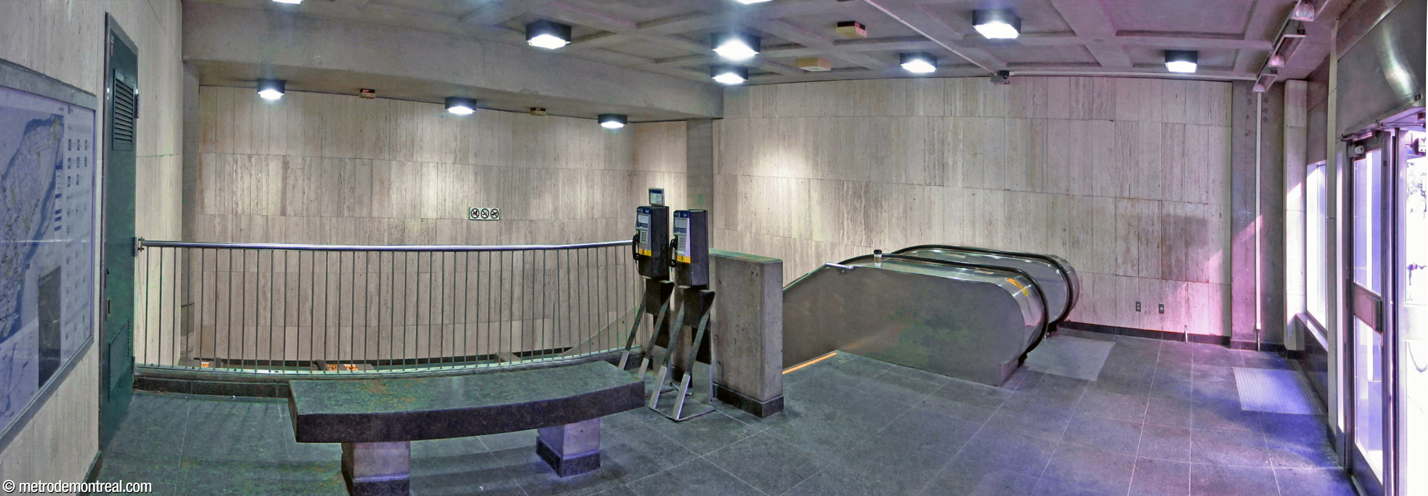 Interior of the De Maisonneuve Ouest entrance.