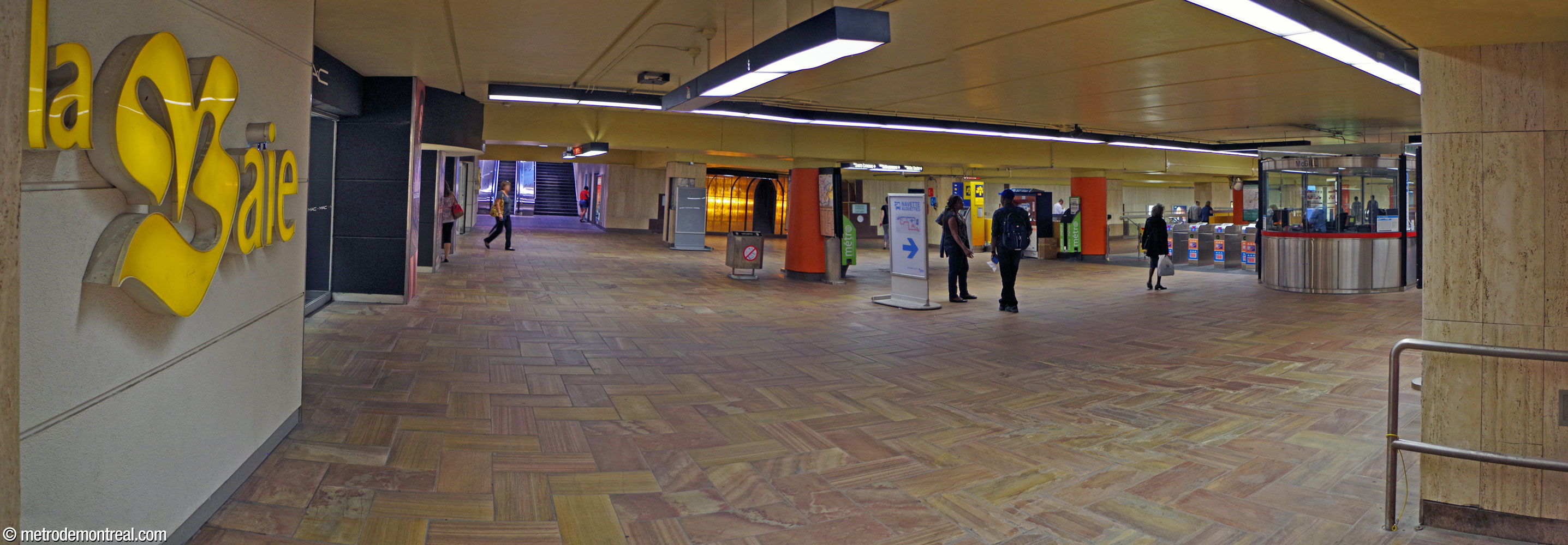 The eastern concourse, giving access to the Union Nord and Sud entrances and to the now-closed The Bay department store. Passūs by Murray MacDonald is in the background.