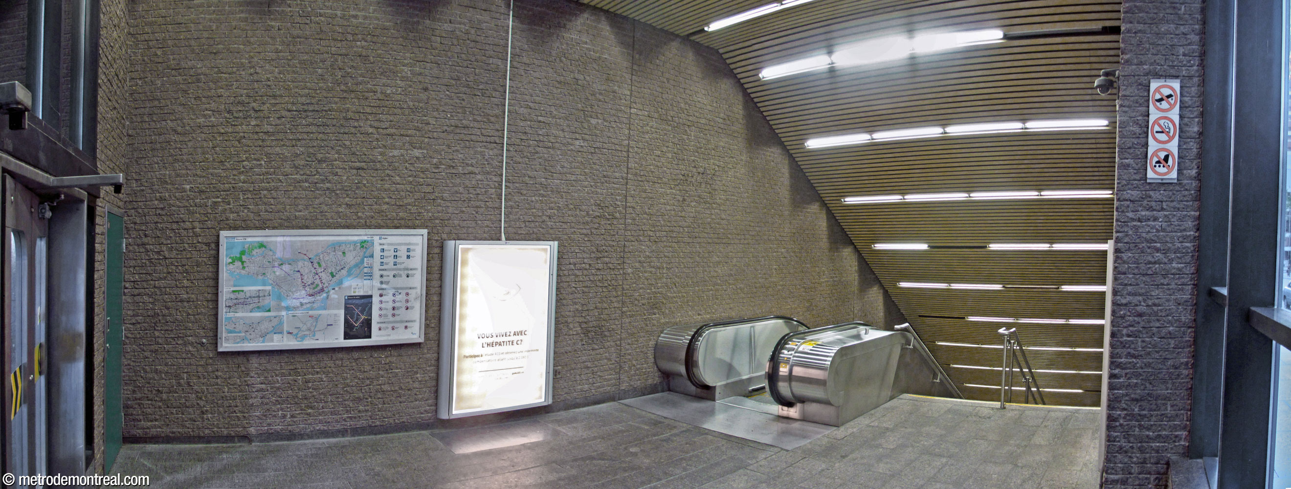 Interior of the McGill College entrance in 2016, prior to reconstruction accompanying the installation of elevators.