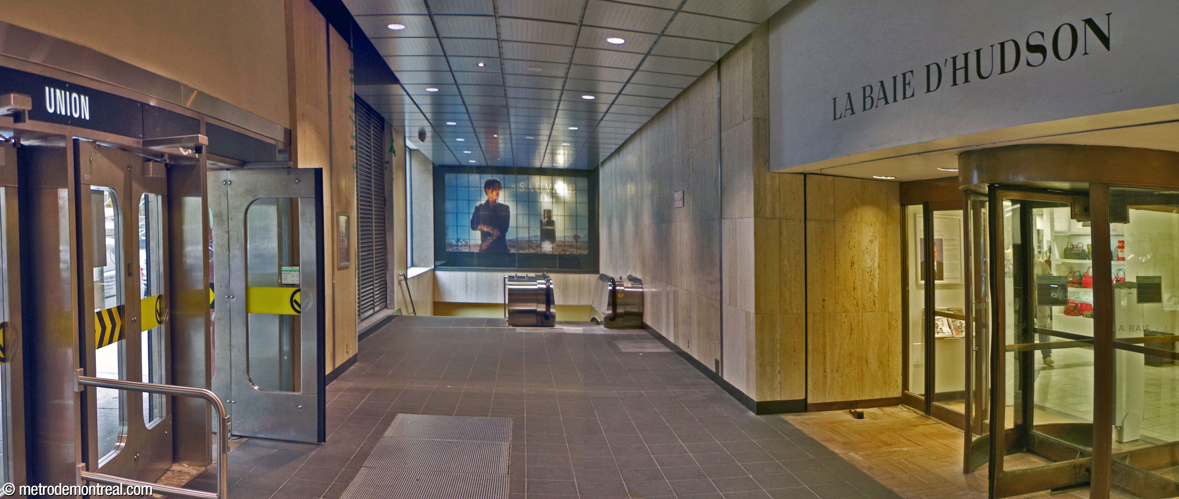 Interior of the Union Sud entrance, with an entrance to The Bay (now closed) at right.
