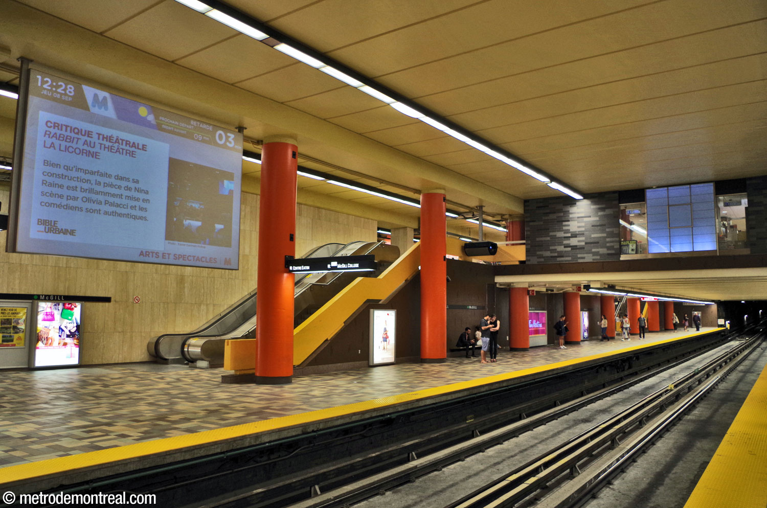 The foot of the exit-only staircase from the Honoré-Beaugrand platform to the central concourse.