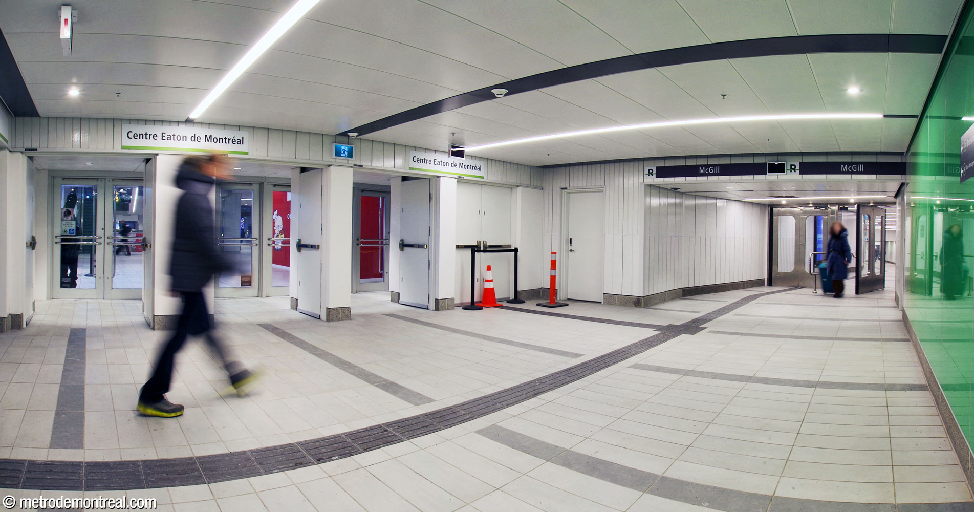 Just inside the passage to the REM station. At left is the west entrance to the Centre Eaton, now incorporated into the passage.