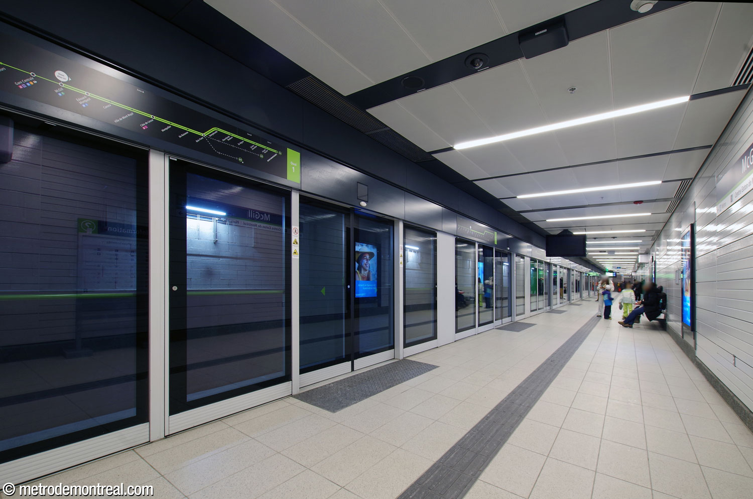 The northbound platform (direction A4/Deux-Montagnes), designated platform 1. Like all REM stations, it is equipped with platform screen doors. Unusually, this platform is narrower than its counterpart.