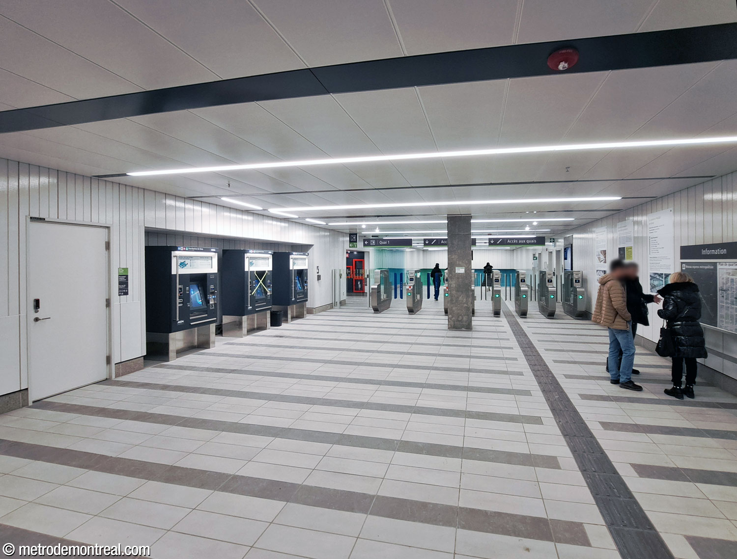 The south ticket hall extends toward the gateline, thence to the stairs to the platforms.