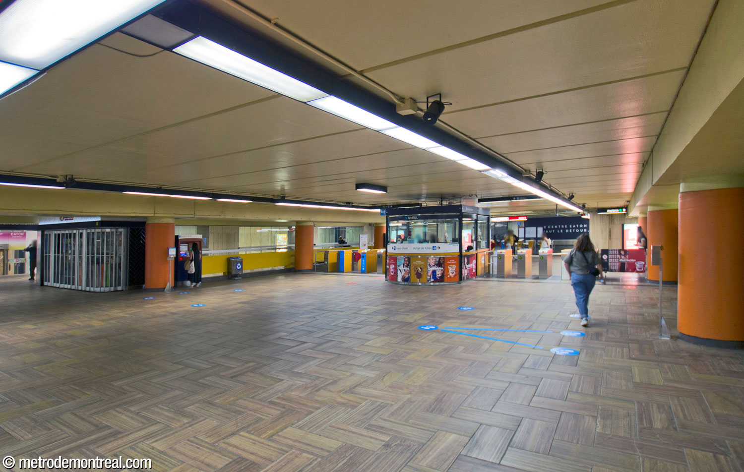 The main gateline of the west ticket hall, viewed from the central concourse between Centre Eaton and Le 2020.