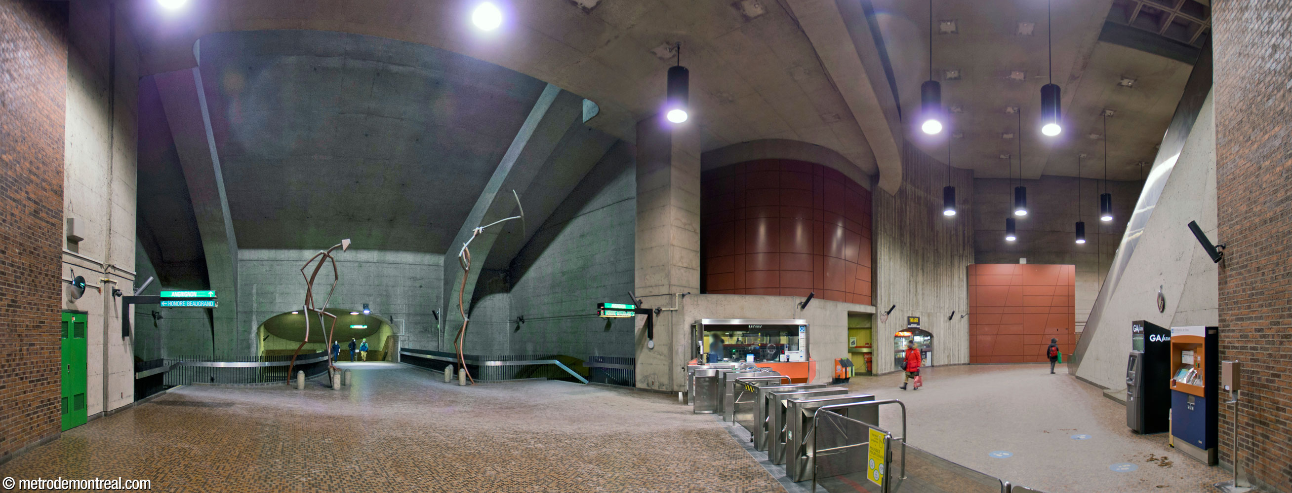 Panorama of the ticket hall, great volume, and transept of Monk metro station. Notice the buttresses supporting the volume's ceiling and the curved brown wall above the ticket booth, as well as the sculptures Pic et Pelle by Germain Bergeron.