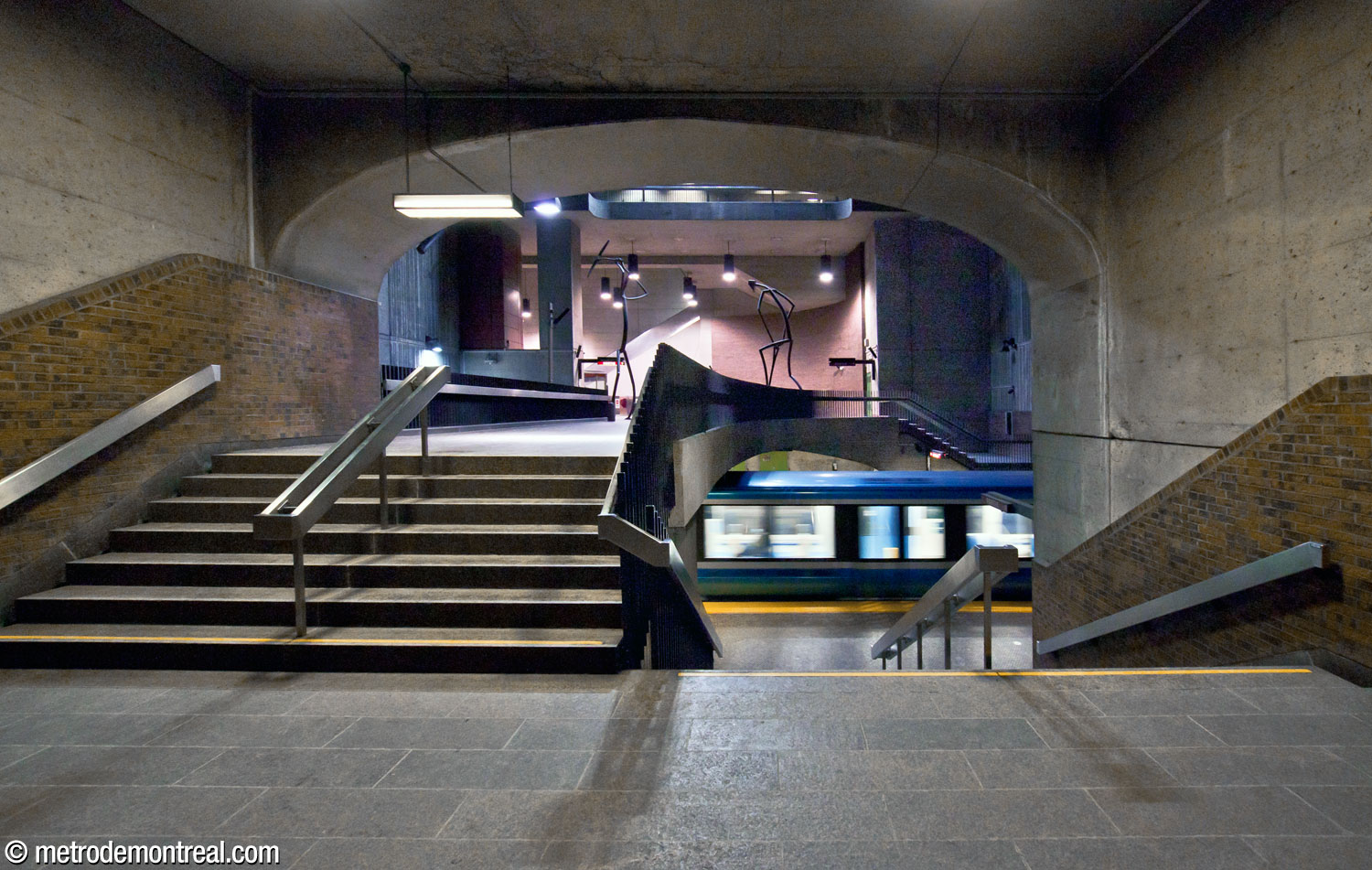 The transept and the ticket hall framed by the arch over the stairwell to the Angrignon platform.