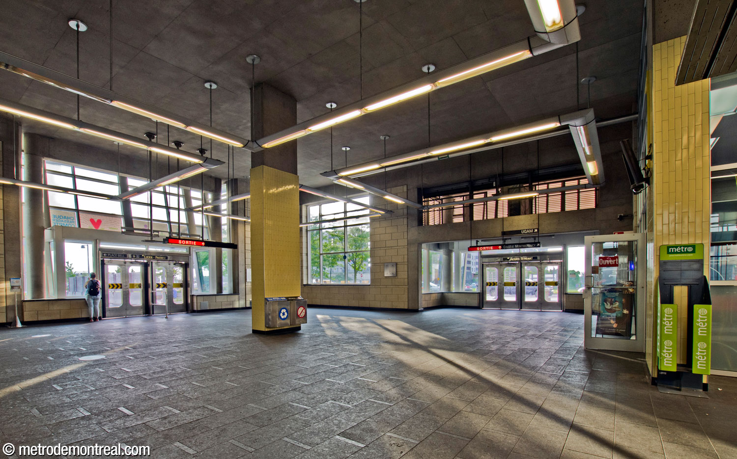 The interior of the metro headhouse features exits to the west and north, set in large glassed-in porticos.
