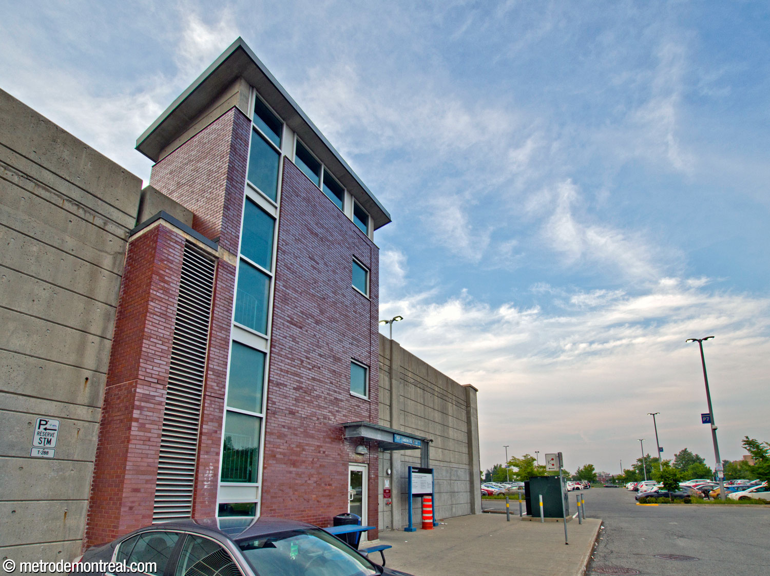 Pedestrian entrance to level P2 of the parking garage, on the south side of the structure. The arrangement of windows and the brickwork match features of the terminal building.