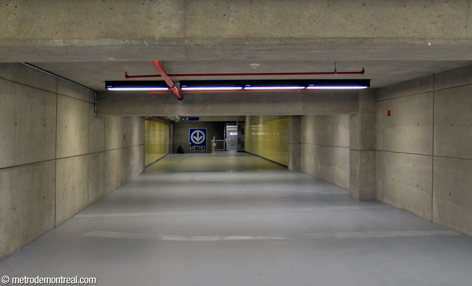 Hallway connecting level P4 of the parking garage with the metro station ticket hall.