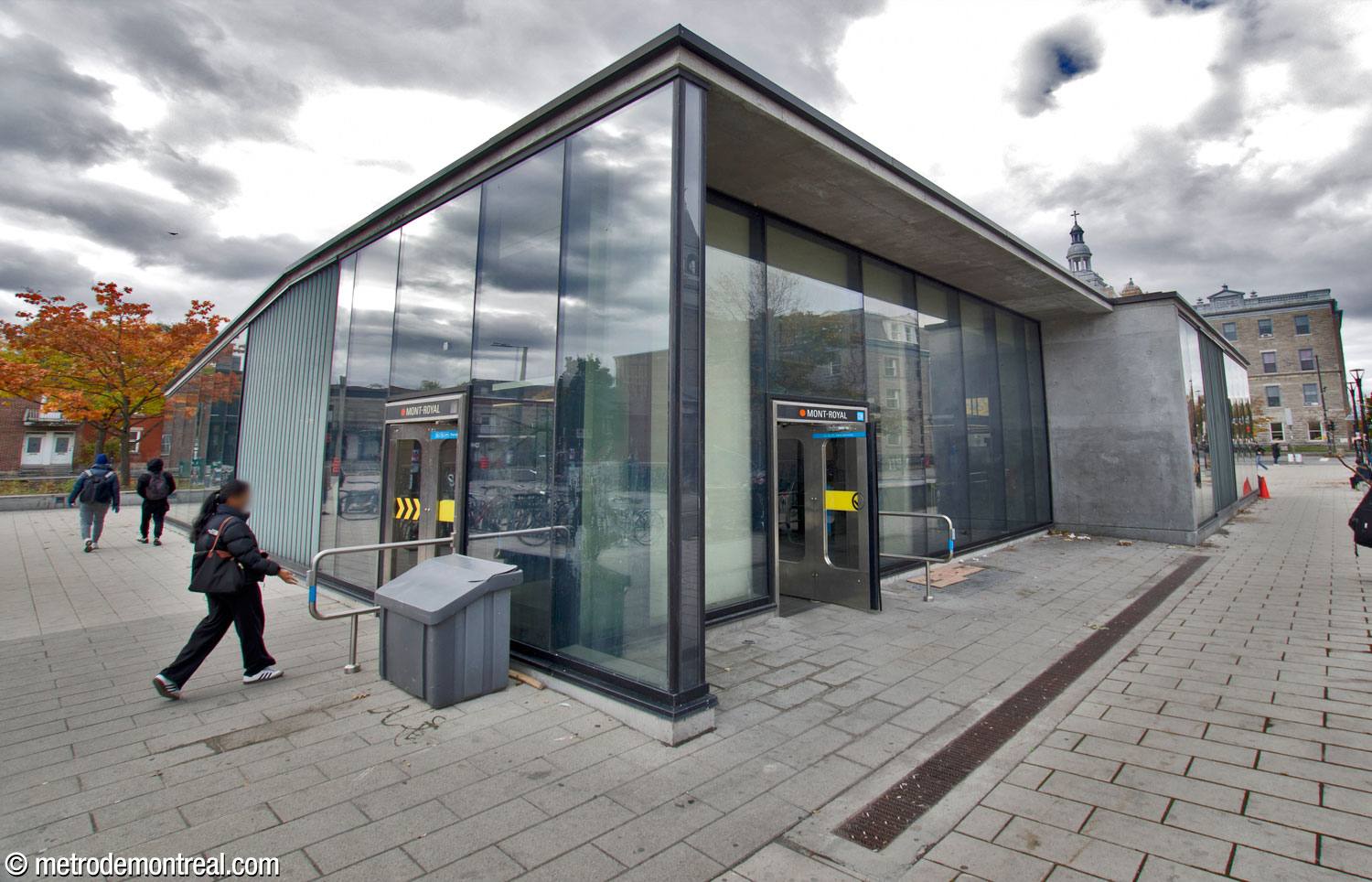The rear corner of the headhouse features two access doors with their own gateline.
