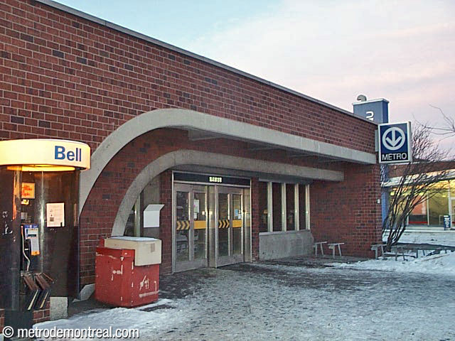The station's headhouse before the 2015 addition, view of the Rue Jean-Talon entrance