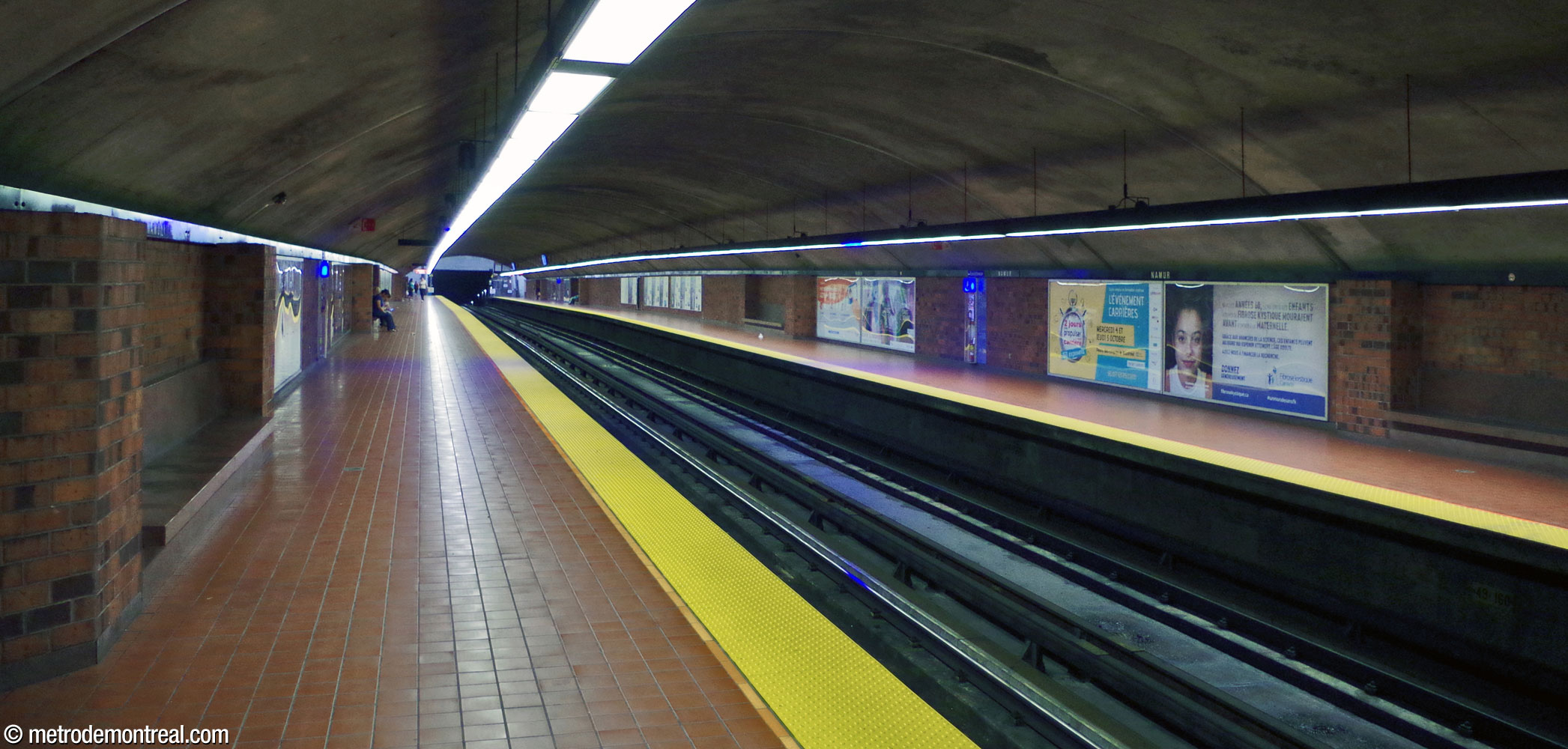 The station's trainroom, seen from the Montmorency platform looking toward the ticket hall.