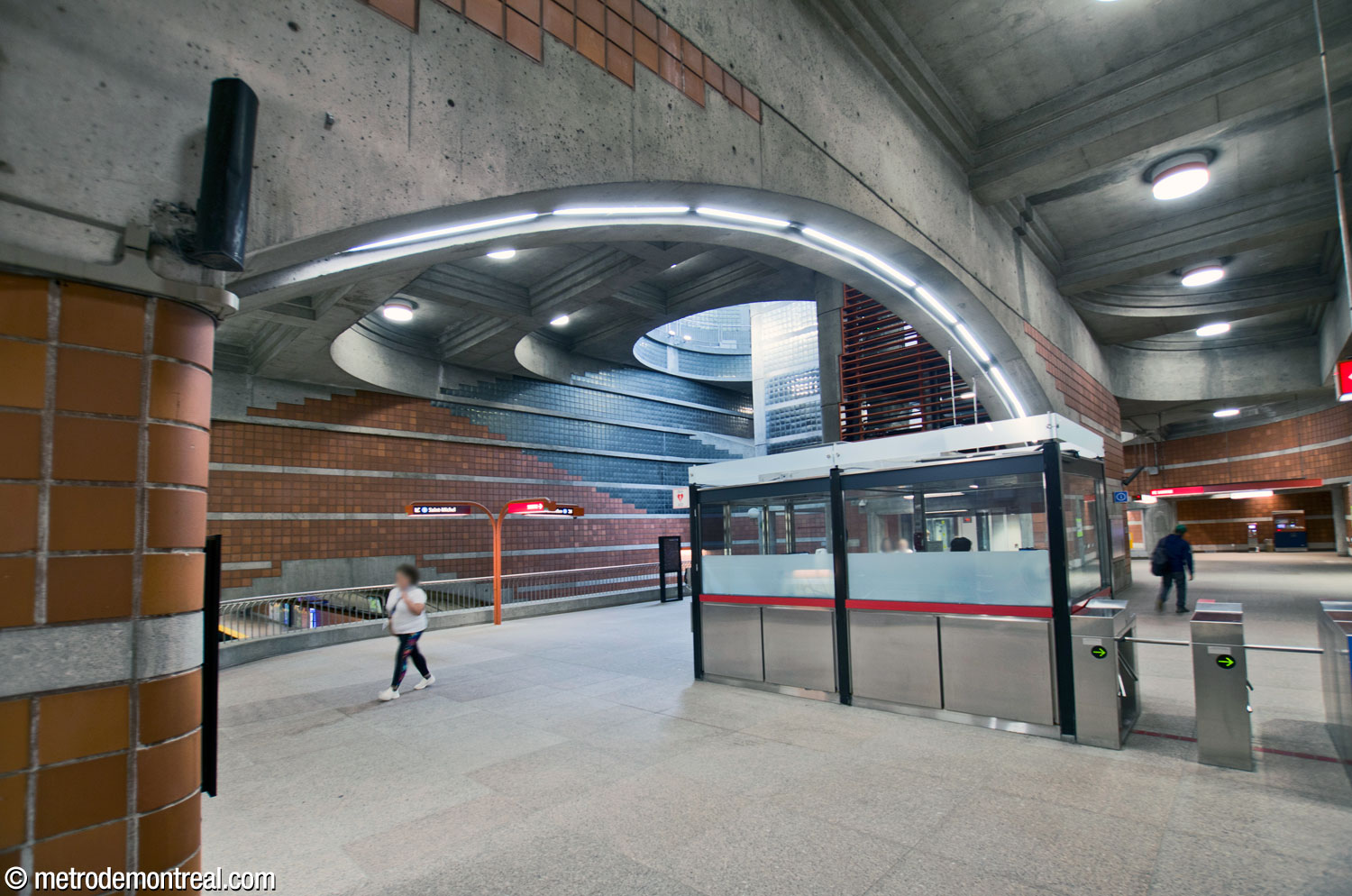 The archway leading to the ticket hall mezzanine in the main volume.