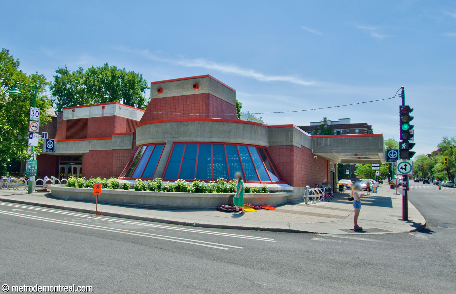 Exterior of the station's headhouse from the northeast. The headhouse has two entrances: on Avenue Wiseman is at left, on Avenue Van Horne at right.