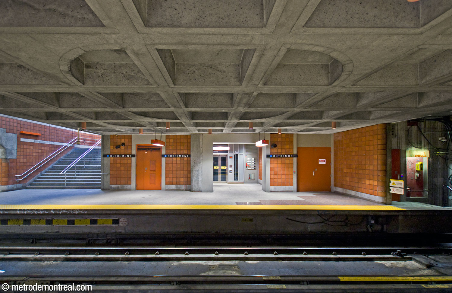 The elevator serving the Snowdon platform, located under the mezzanine at the north end of the platform.