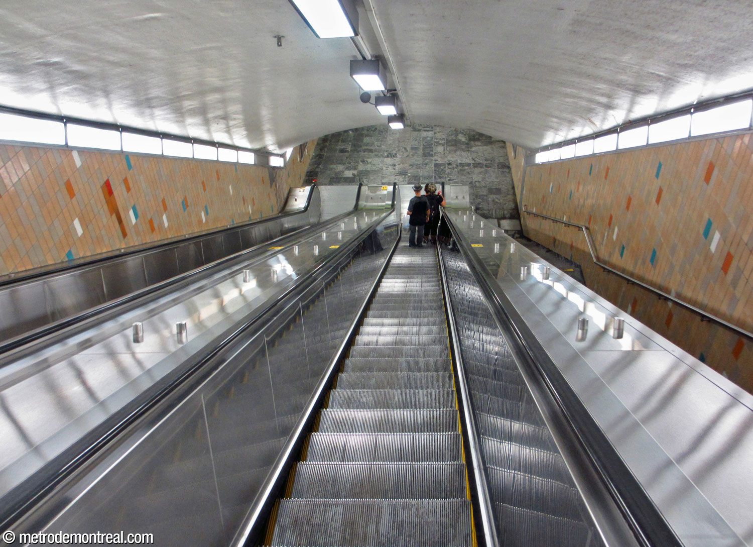 The escalator well leading down to the trainroom.