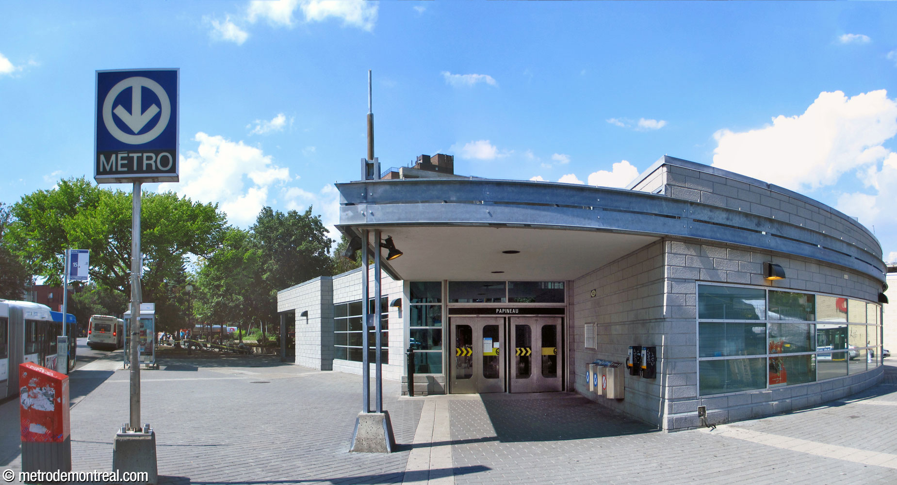 The western entrance to the headhouse.