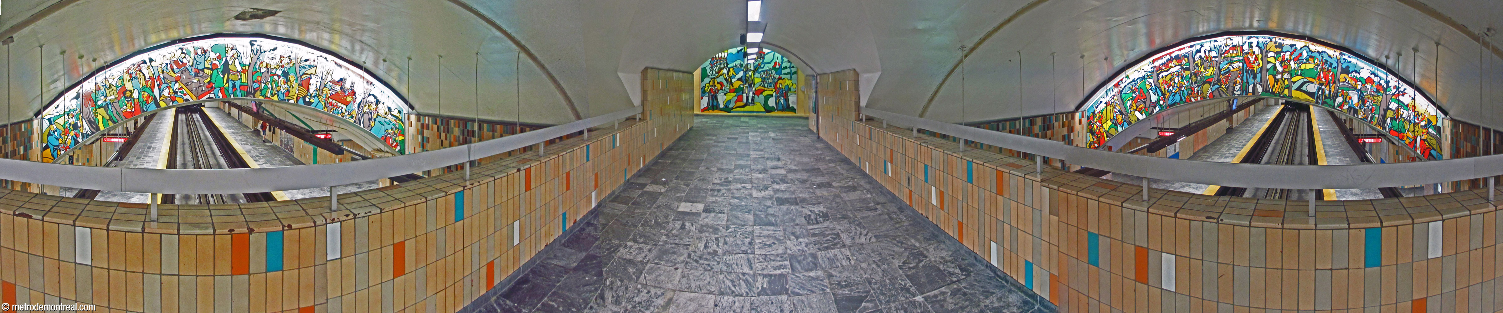 Panorama of the transept, featuring the crossover and the three sections of Les Patriotes de 1837-38.