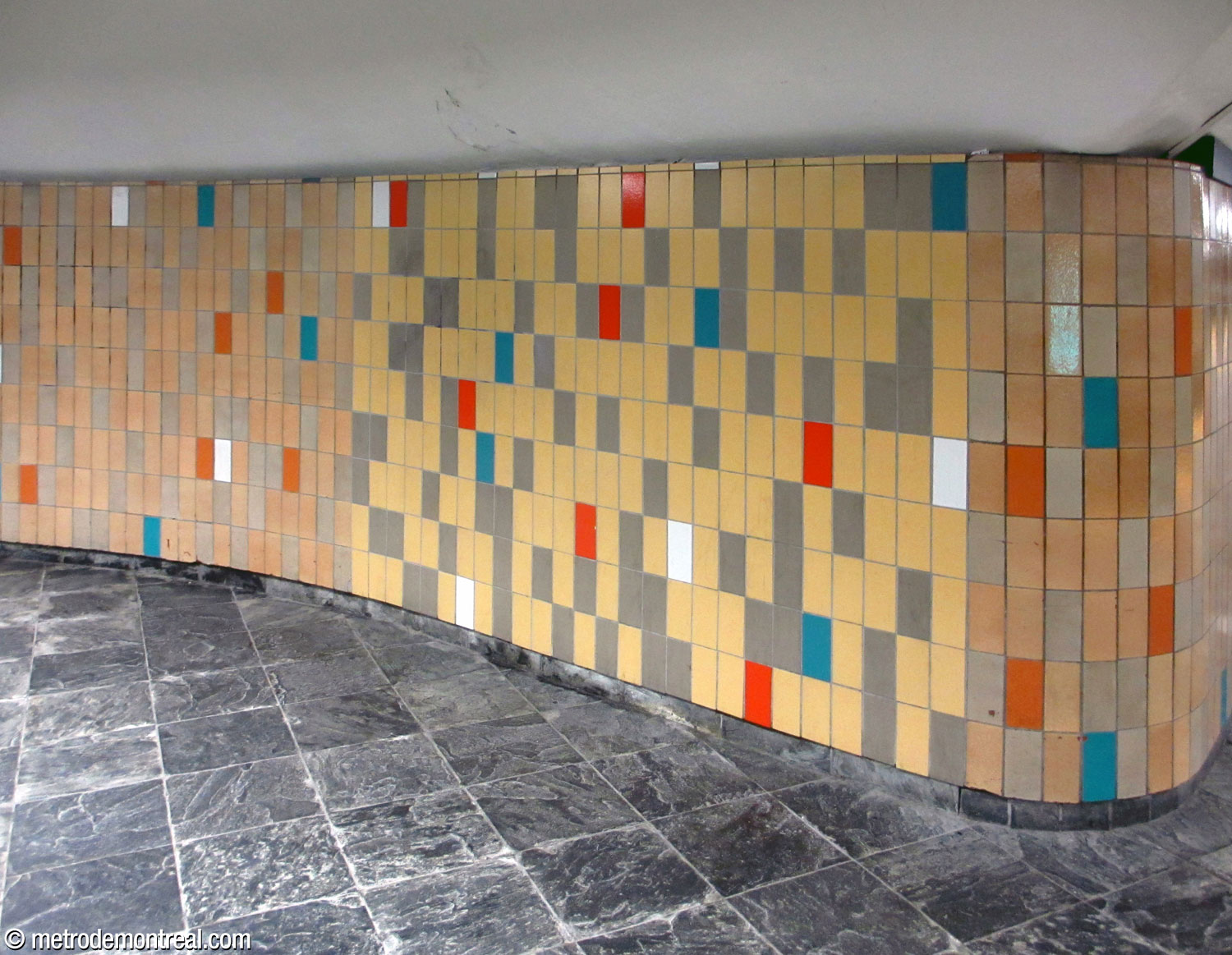 A sadly failed attempt to match the original tiling pattern during a repair to a portion of a wall in the western staircase to the Honoré-Beaugrand platform has produced an eyesore.
