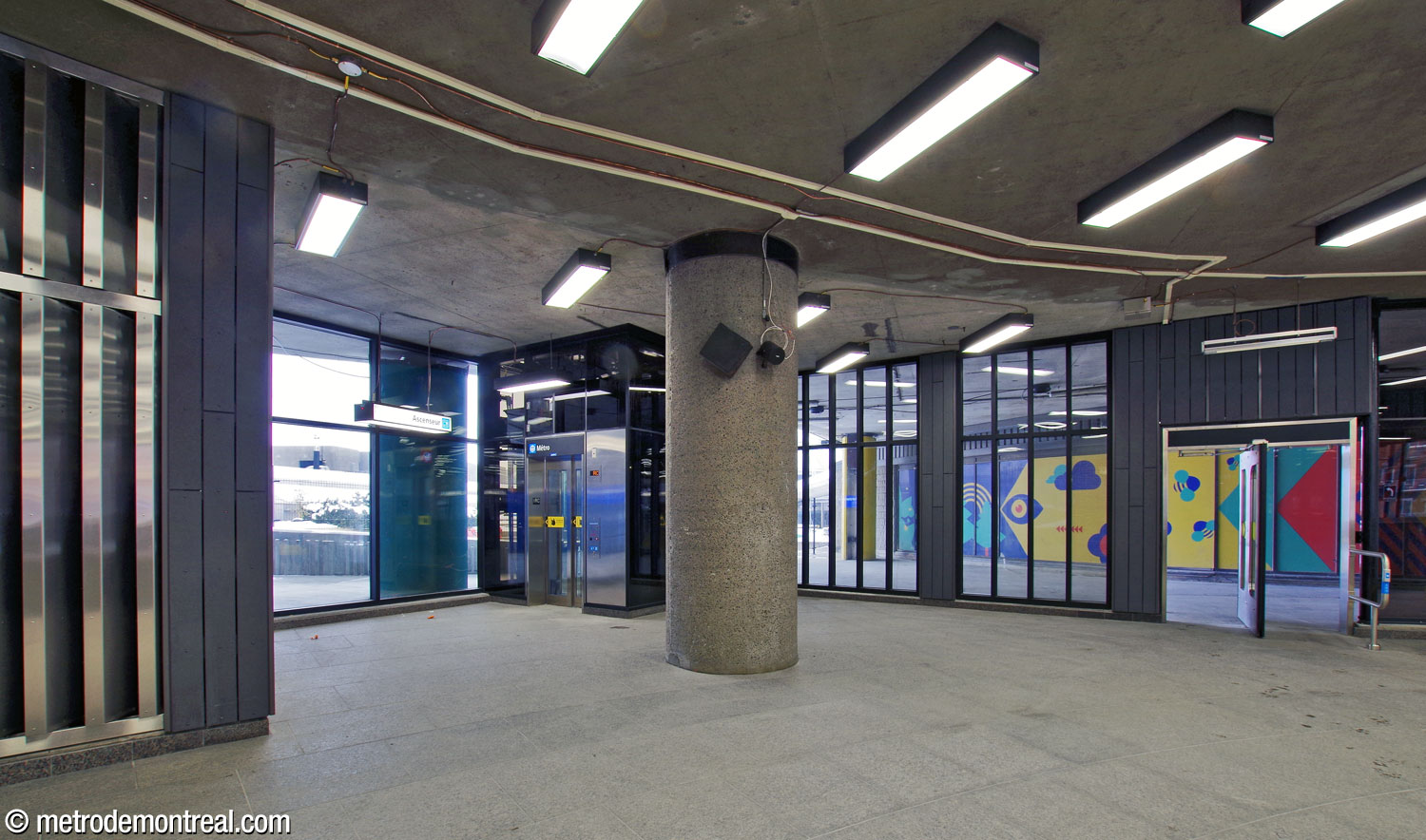 The elevator from the Pie-IX Est access to the concourse. The extension to include it forms a corner at the northeast of the otherwise circular access, next to the rear exit to the Olympic Stadium esplanade.