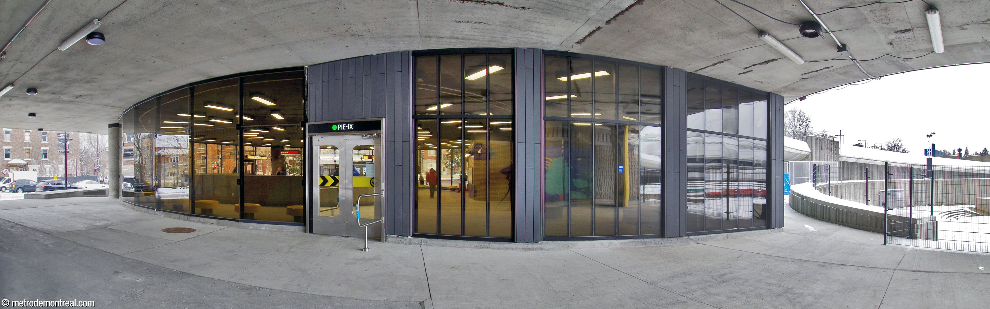 Rear view of the Pie-IX Est access.