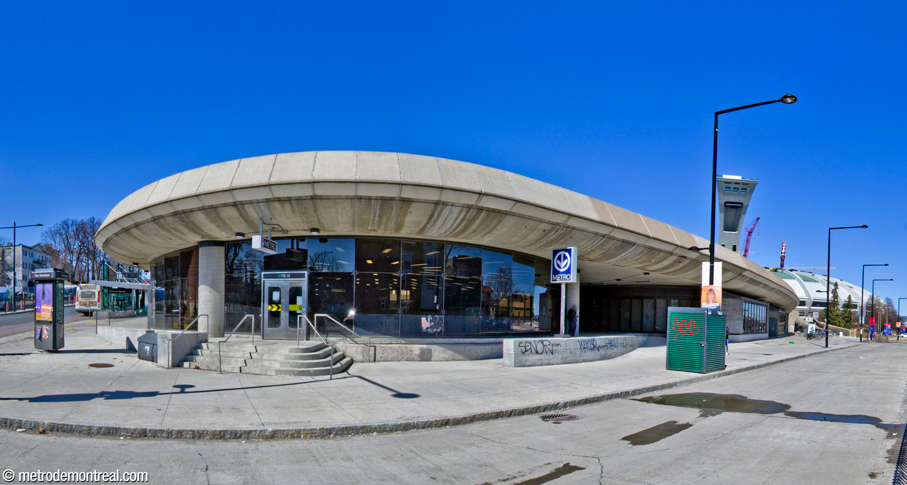 The south side of the Pie-IX Est entrance, along Avenue Pierre-De Coubertin.