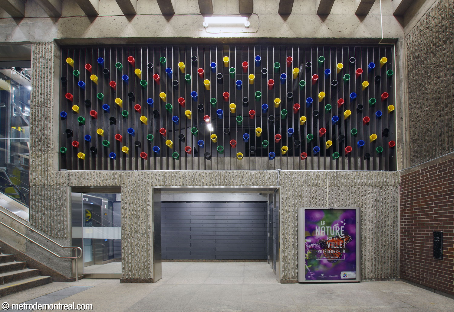 A grille designed by station architect Marcel Raby, featuring tubes in the Olympic colours, is located over the eastern stairway to the Angrignon platform and conceals a ventilation shaft.