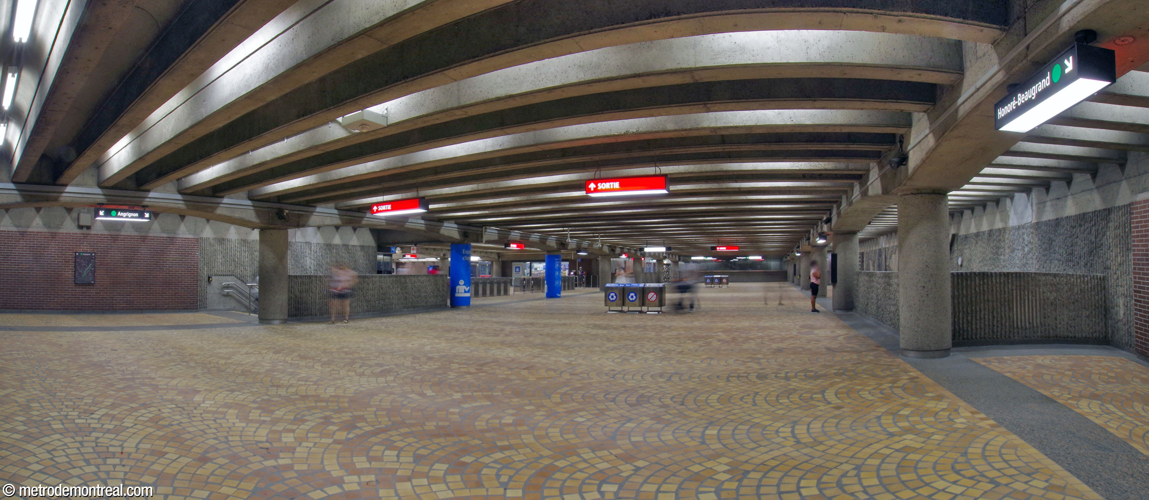 View facing east along the mezzanine. Note the structural system of columns and arches that support the transverse roof beams.